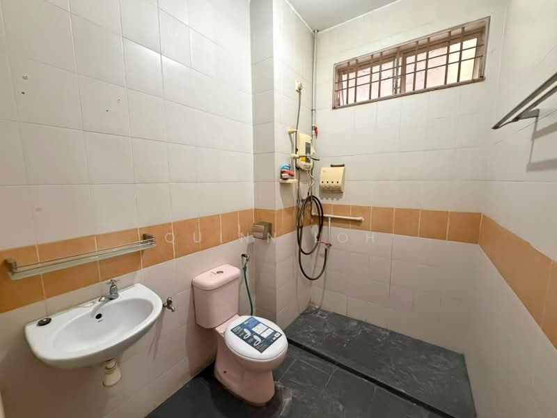 Rumah Teres 2 Tingkat untuk Disewa di Taman Tampoi Indah (Bukit Mertajam) - Quinn Loh - Bathroom - PropertyGuru.com.my