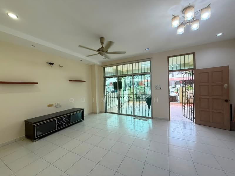 Rumah Teres 2 Tingkat untuk Disewa di Taman Tampoi Indah (Bukit Mertajam) - Quinn Loh - Living Room - PropertyGuru.com.my