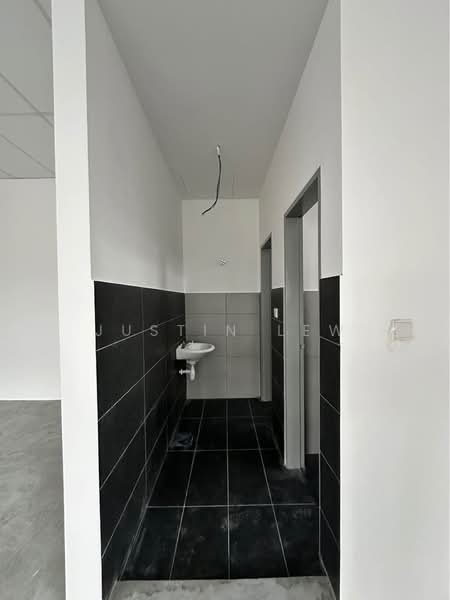 Shop / Office for Rent in Bandar Ainsdale (Seremban) - Justin Lew - Corridor - PropertyGuru.com.my