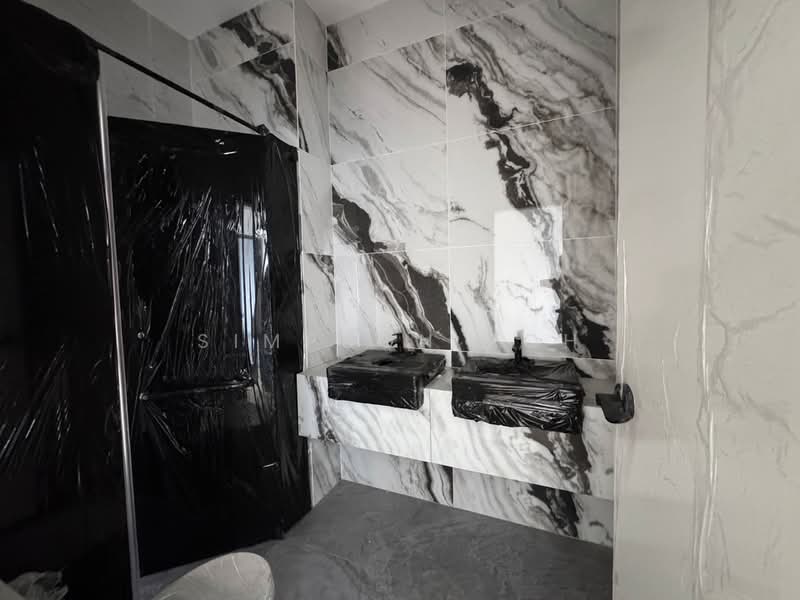 Semi-Detached House for Sale in Bandar Uda Utama (Johor Bahru) - Simpson Poh - Bathroom - PropertyGuru.com.my