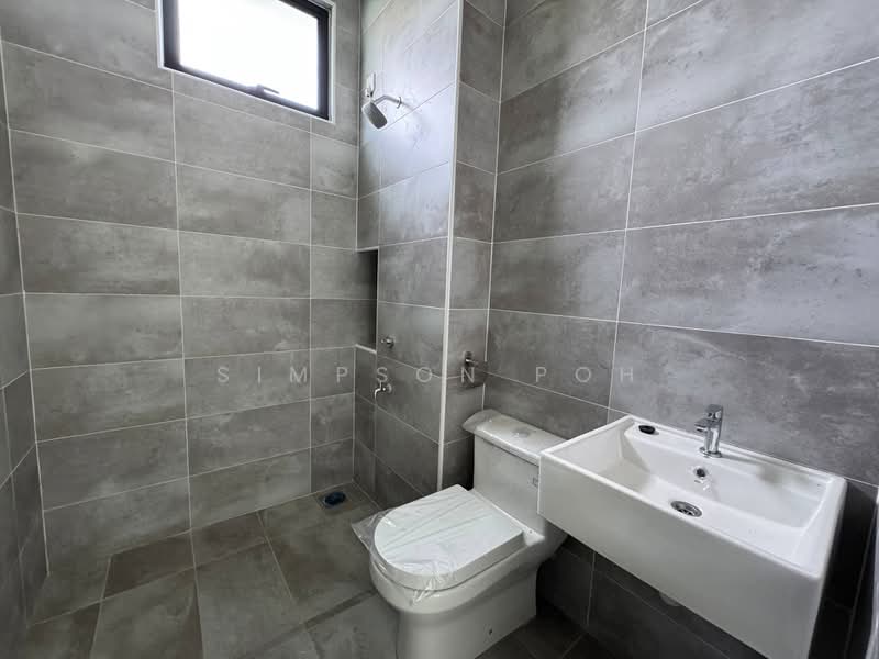 Rumah Kluster untuk Dijual di Mutiara Rini (Skudai) - Simpson Poh - Bathroom - PropertyGuru.com.my