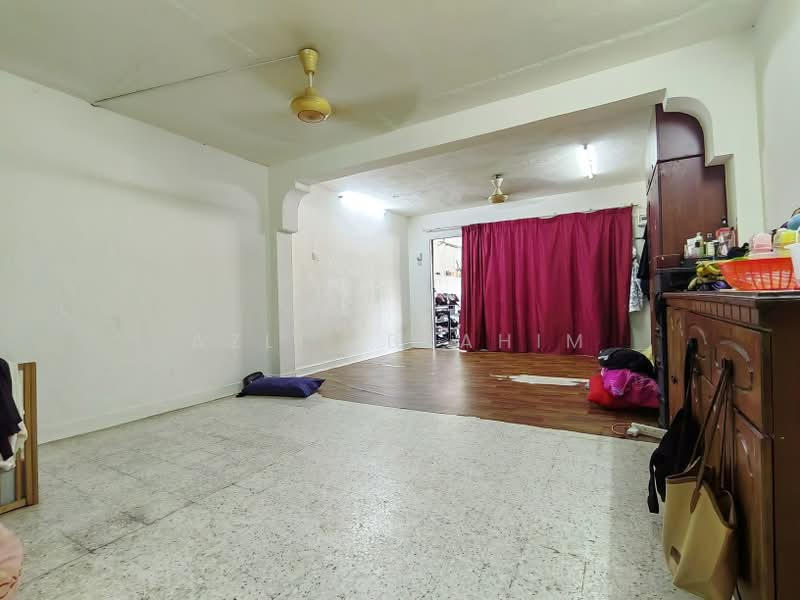 2-storey Terraced House for Sale in Seksyen 18 (Shah Alam) - Azli Ibrahim - Living Room - PropertyGuru.com.my