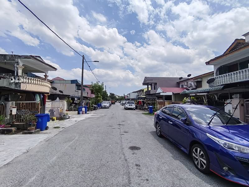 2-storey Terraced House for Sale in Seksyen 18 (Shah Alam) - Azli Ibrahim - Exterior - PropertyGuru.com.my
