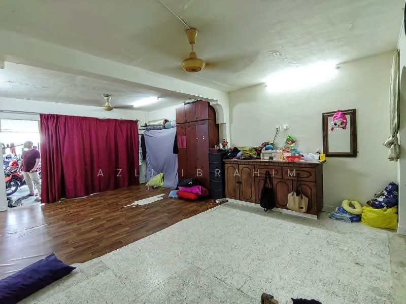 2-storey Terraced House for Sale in Seksyen 18 (Shah Alam) - Azli Ibrahim - Living Room - PropertyGuru.com.my