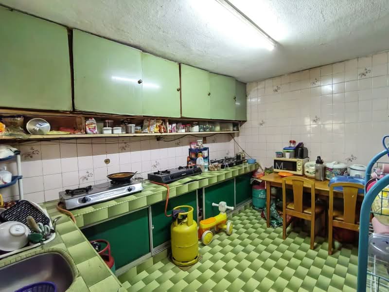2-storey Terraced House for Sale in Seksyen 18 (Shah Alam) - Azli Ibrahim - Kitchen - PropertyGuru.com.my