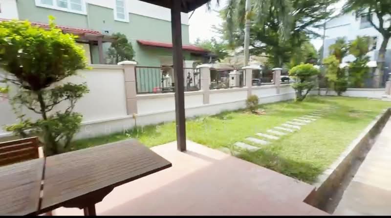 Rumah Berkembar untuk Dijual di Tropicana (Petaling Jaya) - Christine Lim - Covered terrace with garden - PropertyGuru.com.my