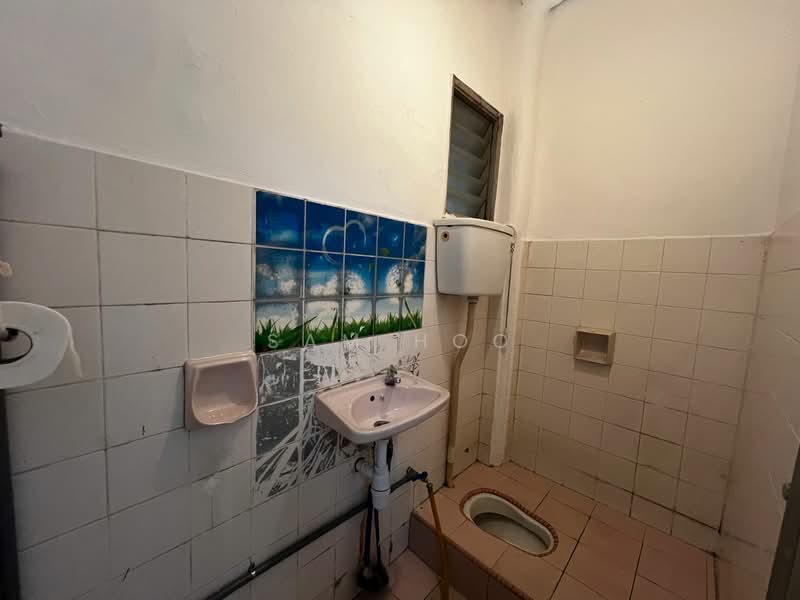 Rumah Teres 2 Tingkat untuk Disewa di Taman Bukit Desa (Kepong) - Sam Hoo - Bathroom - PropertyGuru.com.my
