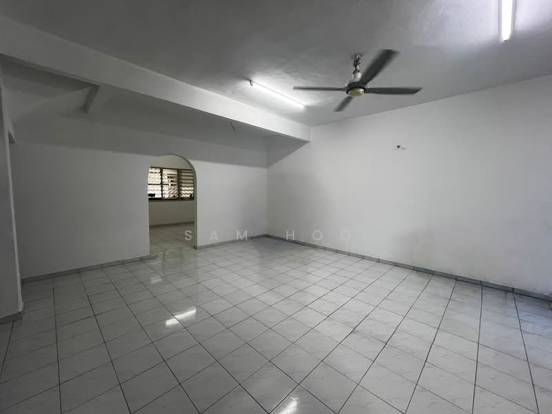 Rumah Teres 2 Tingkat untuk Disewa di Taman Bukit Desa (Kepong) - Sam Hoo - Living Room - PropertyGuru.com.my