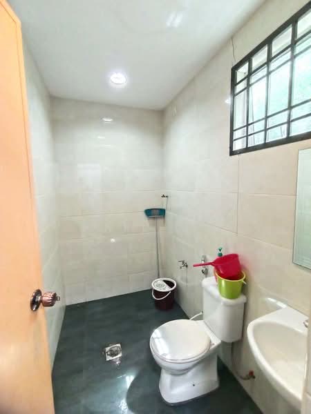 2.5-storey Terraced House for Sale in Taman Bukit Jaya (Ulu Tiram) - Karl Lim - Bathroom - PropertyGuru.com.my