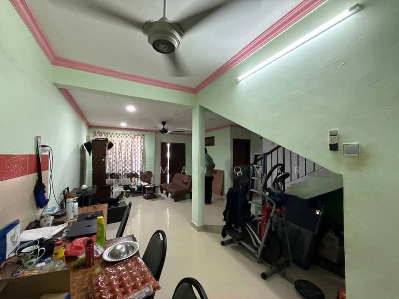 Rumah Teres 1.5-Tingkat untuk Dijual di Kota Damansara (Selangor) - Hazeman Omar - Living Room - PropertyGuru.com.my