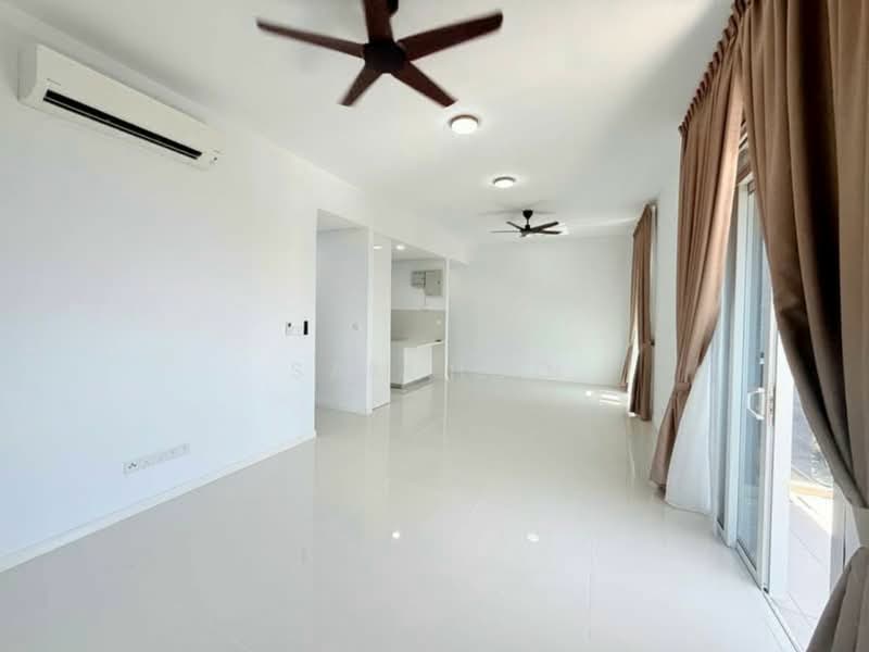 Servis Apartment untuk Disewa di Met 1 Residences - Sam Hoo - Living Room - PropertyGuru.com.my