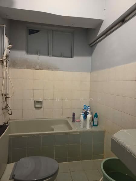 Kondominium untuk Dijual di Sri Pelangi Condominiums - Sasha Goh - Bathroom - PropertyGuru.com.my