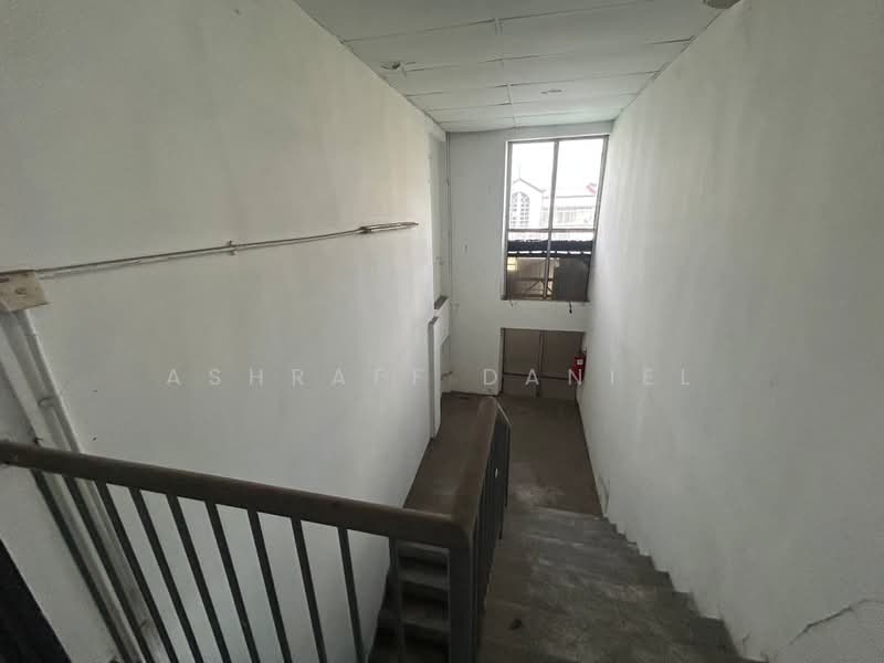 Factory for Sale in Seksyen 34 (Shah Alam) - Ashraff Daniel - Corridor - PropertyGuru.com.my