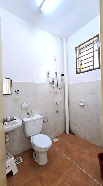 Rumah Teres 1.5 Tingkat untuk Dijual di Taman Pelangi Indah (Ulu Tiram) - Karl Lim - Bathroom - PropertyGuru.com.my