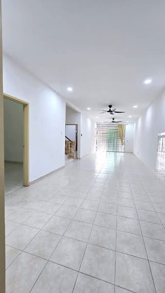 Rumah Teres 1.5 Tingkat untuk Dijual di Taman Pelangi Indah (Ulu Tiram) - Karl Lim - Living Room - PropertyGuru.com.my