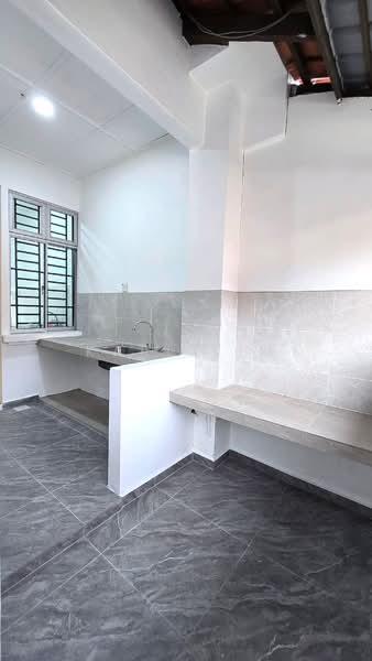 Rumah Teres 1.5 Tingkat untuk Dijual di Taman Pelangi Indah (Ulu Tiram) - Karl Lim - Kitchen - PropertyGuru.com.my