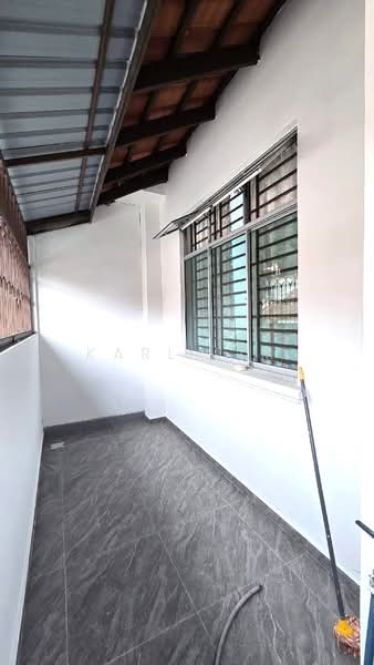 Rumah Teres 1.5 Tingkat untuk Dijual di Taman Pelangi Indah (Ulu Tiram) - Karl Lim - Balcony - PropertyGuru.com.my