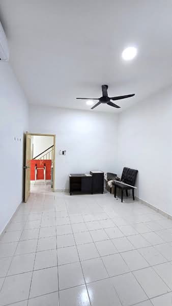 Rumah Teres 1.5 Tingkat untuk Dijual di Taman Pelangi Indah (Ulu Tiram) - Karl Lim - Living Room - PropertyGuru.com.my