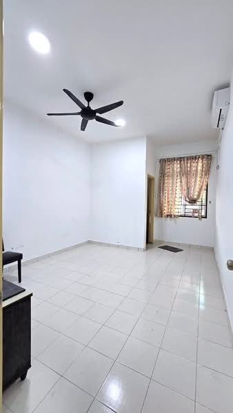 Rumah Teres 1.5 Tingkat untuk Dijual di Taman Pelangi Indah (Ulu Tiram) - Karl Lim - Living Room - PropertyGuru.com.my