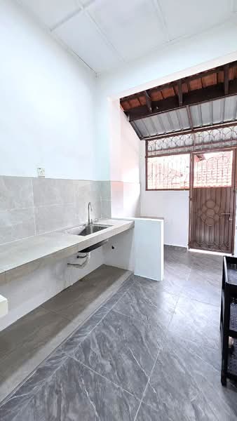 Rumah Teres 1.5 Tingkat untuk Dijual di Taman Pelangi Indah (Ulu Tiram) - Karl Lim - Kitchen - PropertyGuru.com.my
