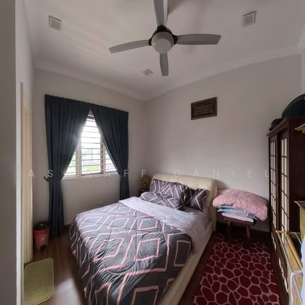 Rumah Berkembar untuk Dijual di Seksyen 24 (Shah Alam) - Ashraff Daniel - Bedroom - PropertyGuru.com.my
