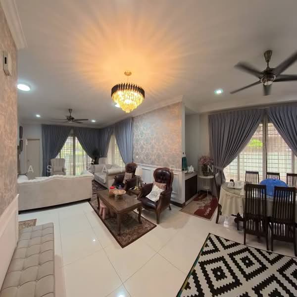 Rumah Berkembar untuk Dijual di Seksyen 24 (Shah Alam) - Ashraff Daniel - Living Room - PropertyGuru.com.my