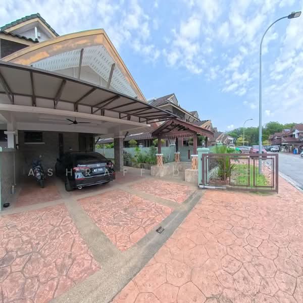 Rumah Berkembar untuk Dijual di Seksyen 24 (Shah Alam) - Ashraff Daniel - Exterior - PropertyGuru.com.my