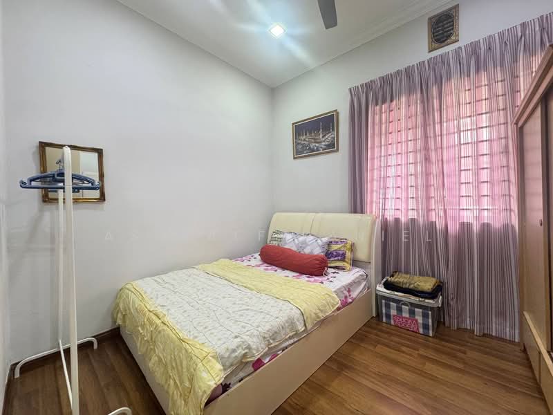 Rumah Berkembar untuk Dijual di Seksyen 24 (Shah Alam) - Ashraff Daniel - Bedroom - PropertyGuru.com.my