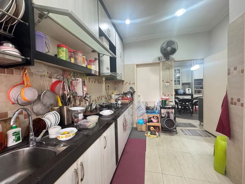 Rumah Berkembar untuk Dijual di Seksyen 24 (Shah Alam) - Ashraff Daniel - Kitchen - PropertyGuru.com.my