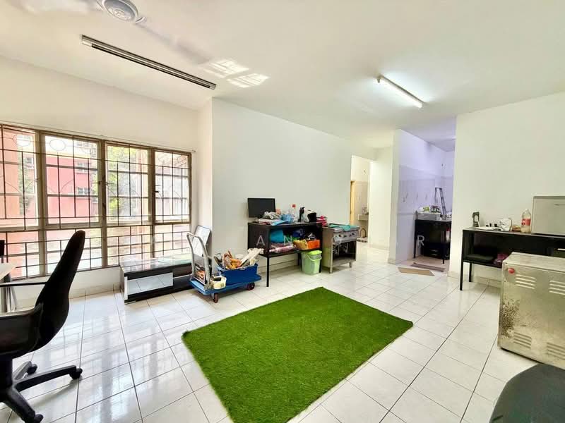 Pangsapuri untuk Dijual di Pangsapuri Kelana Impian - Hazeman Omar - Living Room - PropertyGuru.com.my