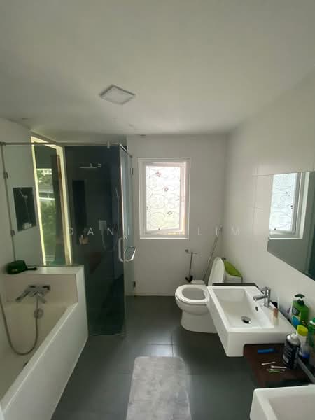 3-storey Terraced House for Sale in Batu 9 (Cheras) - Danilo Lim - Bathroom - PropertyGuru.com.my