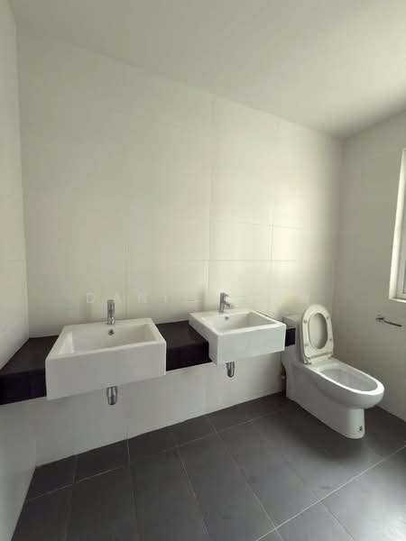 3-storey Terraced House for Sale in Batu 9 (Cheras) - Danilo Lim - Bathroom - PropertyGuru.com.my