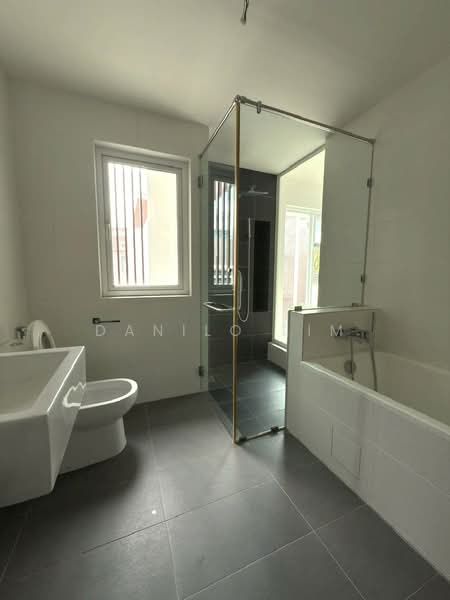 3-storey Terraced House for Sale in Batu 9 (Cheras) - Danilo Lim - Bathroom - PropertyGuru.com.my