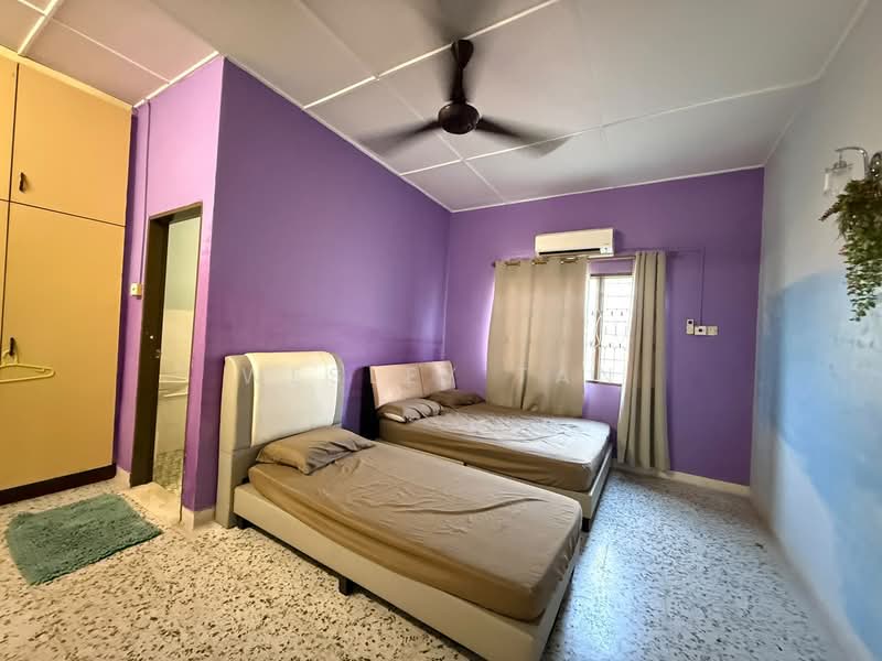 Rumah Teres 1 Tingkat untuk Disewa di Bukit Baru (Melaka) - Wesley Tan - Bedroom - PropertyGuru.com.my