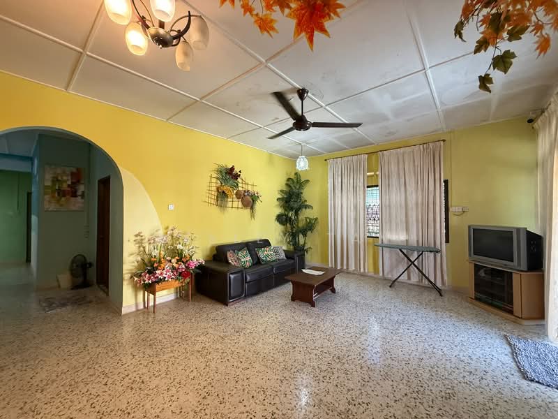 Rumah Teres 1 Tingkat untuk Disewa di Bukit Baru (Melaka) - Wesley Tan - Living Room - PropertyGuru.com.my