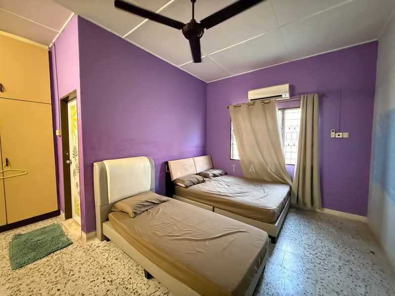 Rumah Teres 1 Tingkat untuk Disewa di Bukit Baru (Melaka) - Wesley Tan - Bedroom - PropertyGuru.com.my