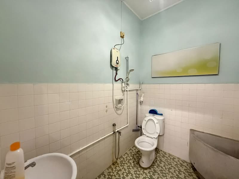 Rumah Teres 1 Tingkat untuk Disewa di Bukit Baru (Melaka) - Wesley Tan - Bathroom - PropertyGuru.com.my