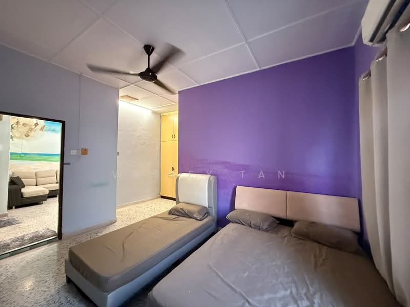 Rumah Teres 1 Tingkat untuk Disewa di Bukit Baru (Melaka) - Wesley Tan - Bedroom - PropertyGuru.com.my