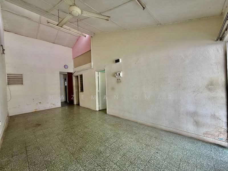 Rumah Teres 1 Tingkat untuk Dijual di Kelana Jaya (Petaling Jaya) - Hazeman Omar - Living Room - PropertyGuru.com.my