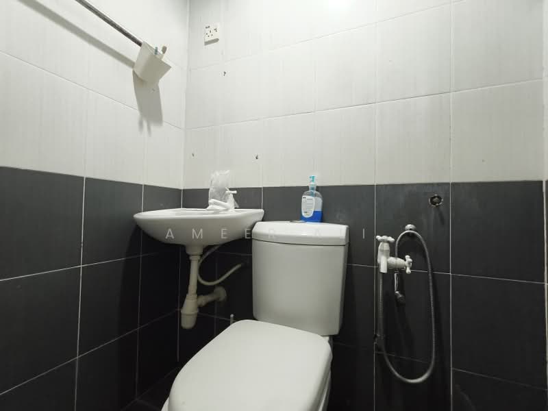 Semi-Detached House for Sale in Taman Mutiara Indah (Puchong) - Ameer Ali - Bathroom - PropertyGuru.com.my