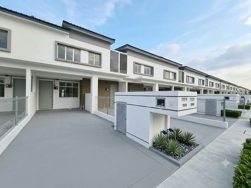 Townhouse for Sale in Cybersouth City (Dengkil) - Chris Choo - Exterior - PropertyGuru.com.my