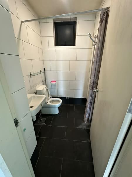 Servis Apartment untuk Disewa di Univ 360 Place - Sying Ho - Bathroom - PropertyGuru.com.my