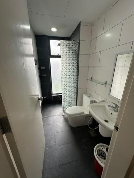 Servis Apartment untuk Disewa di Univ 360 Place - Sying Ho - Bathroom - PropertyGuru.com.my