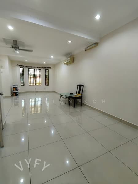Rumah Teres untuk Disewa di Bandar Botanic (Klang) - Vivian Koh - Living Room - PropertyGuru.com.my