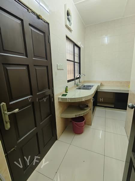 Rumah Teres untuk Disewa di Bandar Botanic (Klang) - Vivian Koh - Kitchen - PropertyGuru.com.my