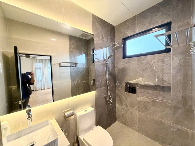 Rumah Banglo untuk Dijual di Kampung Melayu Ampang (Ampang) - Ashraff Daniel - Bathroom - PropertyGuru.com.my