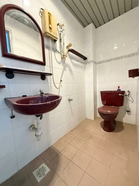 Rumah Teres 2.5 Tingkat untuk Dijual di Taman Connaught (Cheras) - Danilo Lim - Bathroom - PropertyGuru.com.my