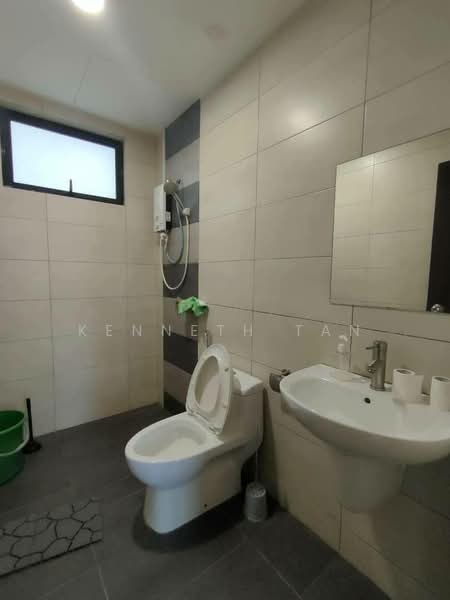 Servis Apartment untuk Disewa di Molek Regency - Kenneth Tan - Bathroom - PropertyGuru.com.my