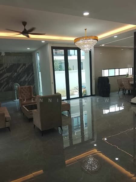 Rumah Berkembar untuk Dijual di Setia Tropika (Johor Bahru) - Jennie Chew - Living Room - PropertyGuru.com.my