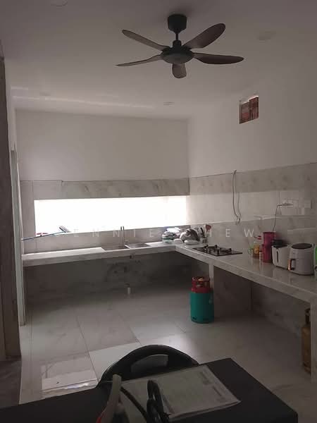 Rumah Berkembar untuk Dijual di Setia Tropika (Johor Bahru) - Jennie Chew - Kitchen - PropertyGuru.com.my